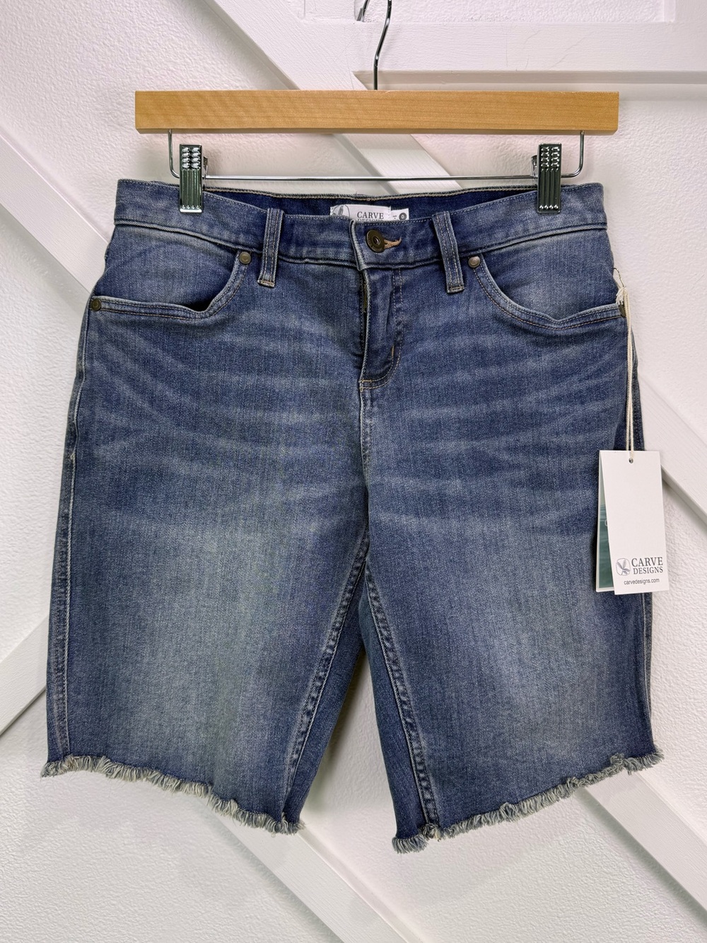 NWT Carve Designs Maui 10” Bermuda Denim Short In Favorite Fade Size 0